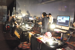 最新DJ機材体験・展示コーナー 2010年BAYSIDE YOKOHAMA メインフロアーの一画